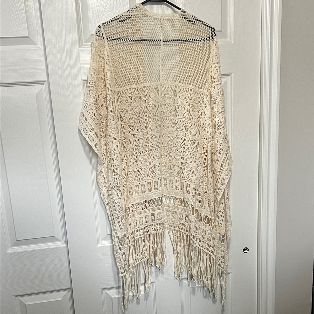 ✔️Torrid Cream Crochet Fringe Kimono Cape, EUC - Picture 9 of 11